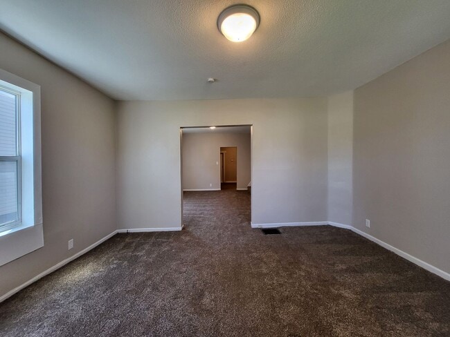 Building Photo - Affordable 3 Bedroom, 1 Bathroom Duplex wi...