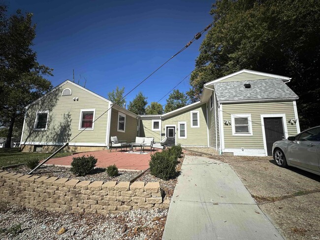 Primary Photo - 100 N Bryan Ave