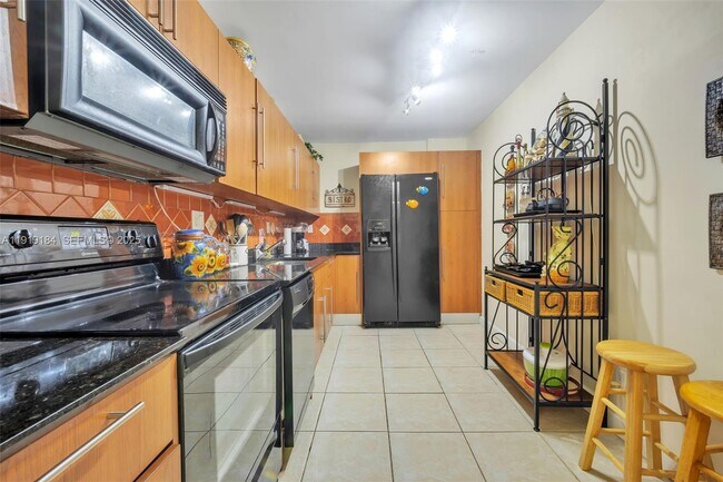 Building Photo - 3001 S Ocean Dr