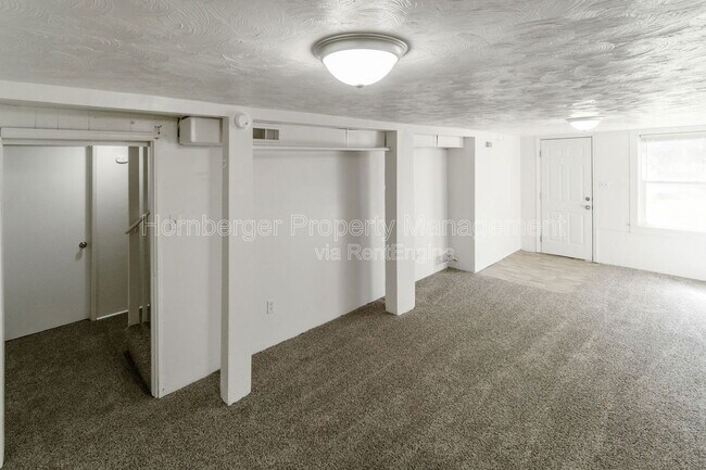 Building Photo - 328 E Rockwell Ave