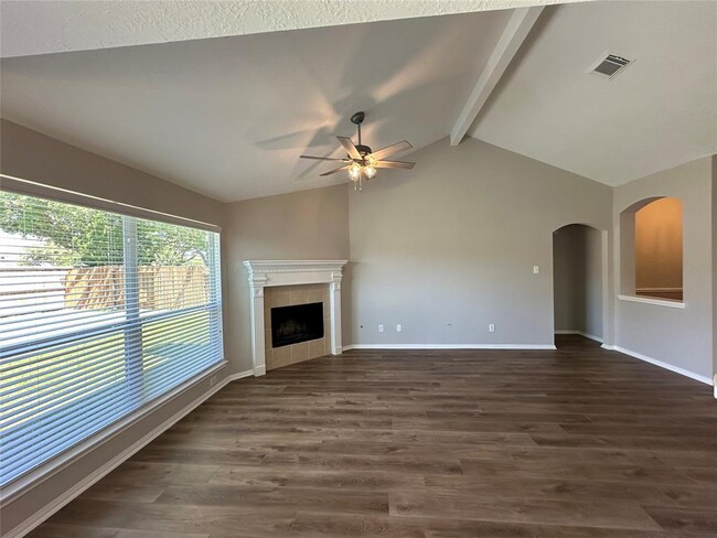 Building Photo - 3031 Valley Ct