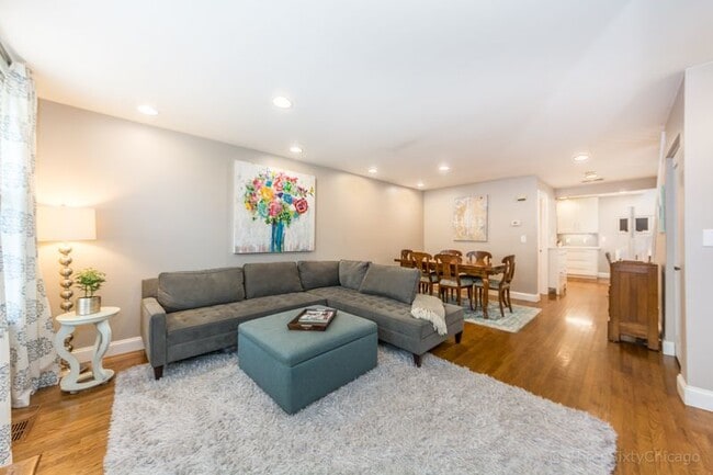 Building Photo - 1180 S Plymouth Ct