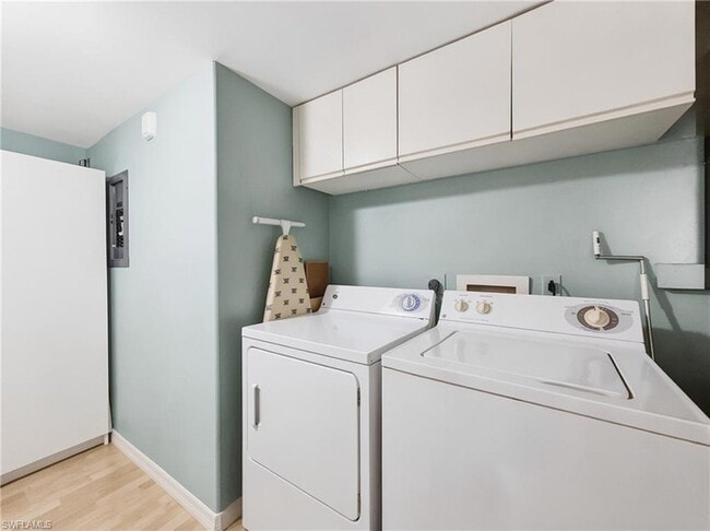 Building Photo - 3041 Sandpiper Bay Cir