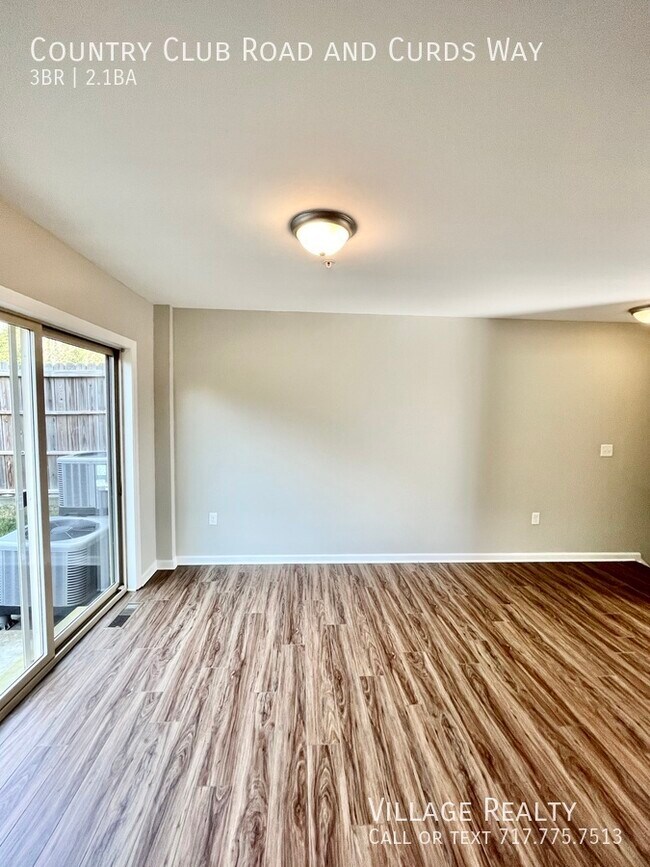 Building Photo - 705 Country Club Rd