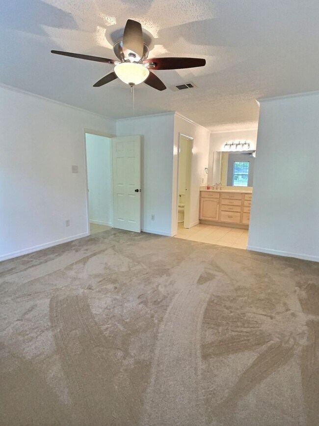 Building Photo - 3-bedroom 2-bathroom home in Vancleave, MS!