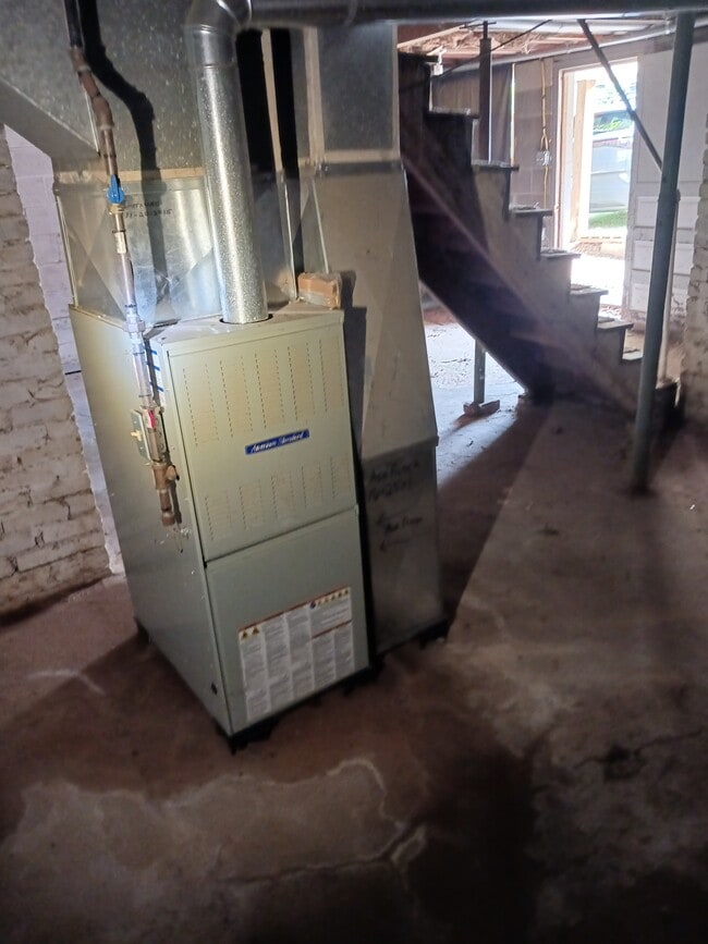 Building Photo - 302 Colegate Dr