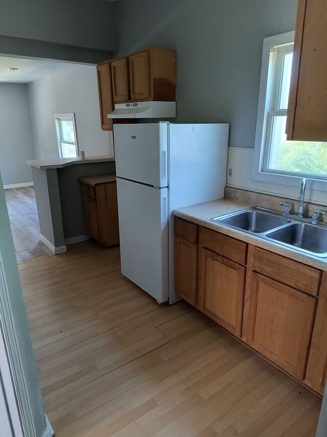Building Photo - 2 Bed 1 Bath Home only $850 month