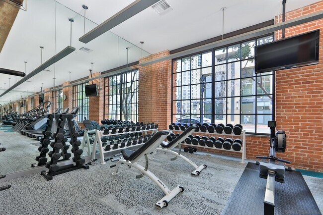 Building Photo - 500 W Harbor Dr