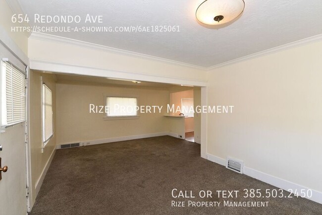 Building Photo - 654 E Redondo Ave