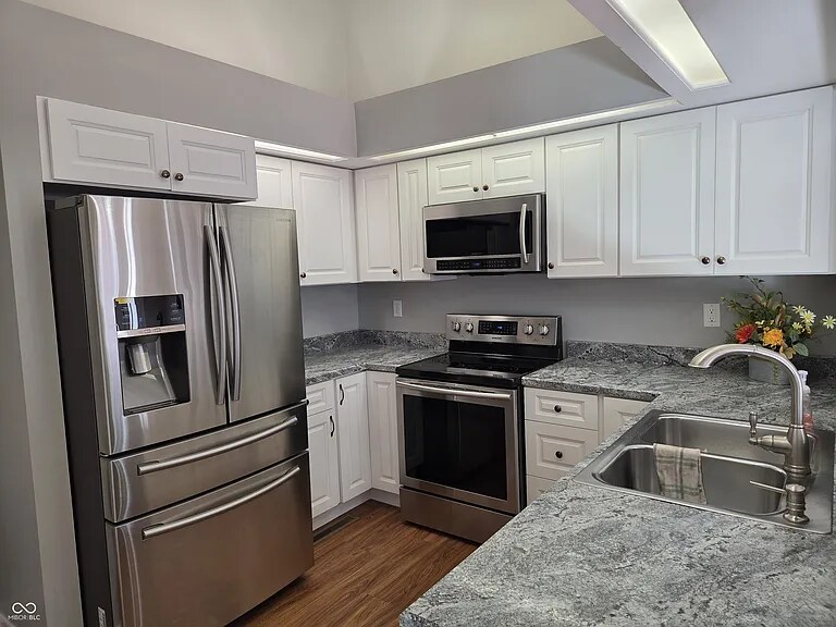 Building Photo - 943 Mockernut Ct