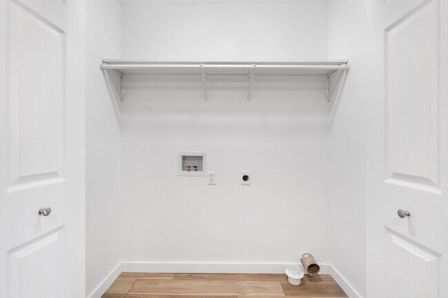 Building Photo - 3160 W Greenwood St