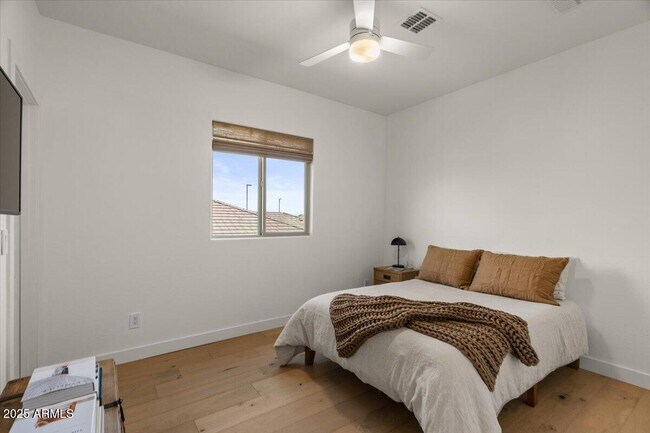 Building Photo - 3523 E Alfalfa Dr