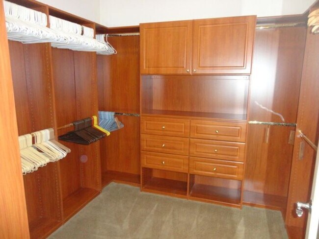 Building Photo - Luxurious 2 + 2.5 Belcaro 2392 SQFT Retire...