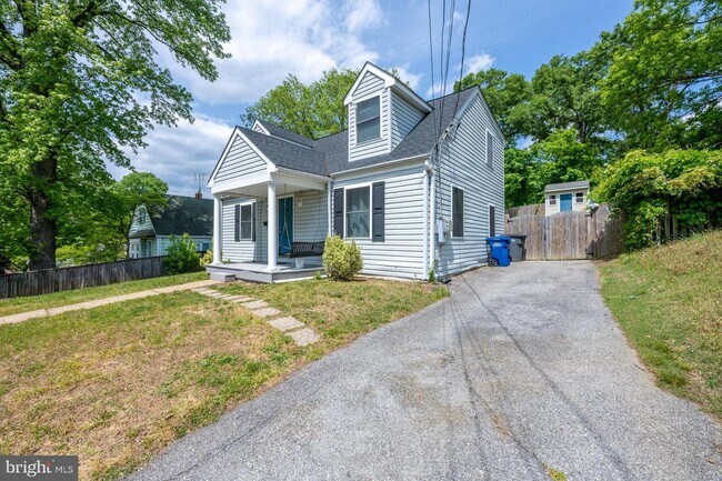 Building Photo - 2416 Fort Dr