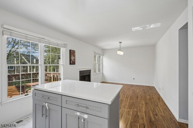 Building Photo - 14 Exeter Rd