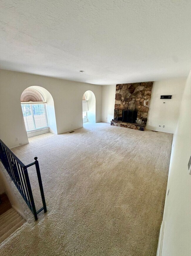 Building Photo - 5721 Highland Dr