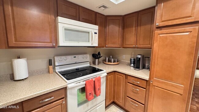 Building Photo - 7940 E Camelback Rd
