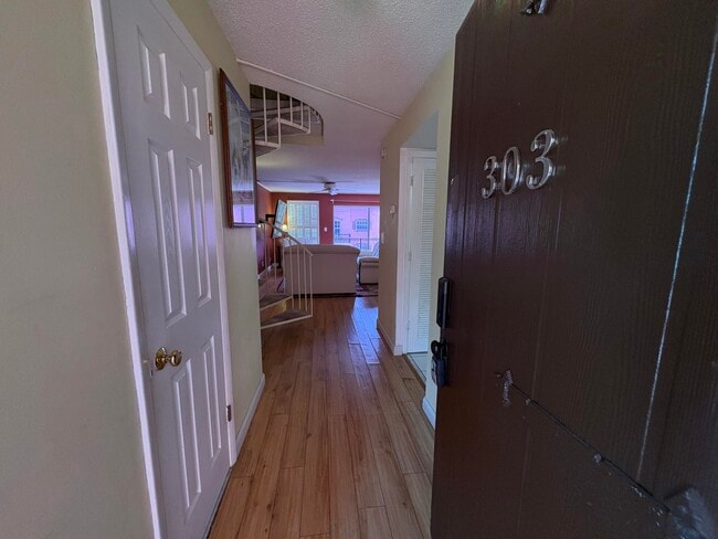 Building Photo - 680 Tennis Club Dr