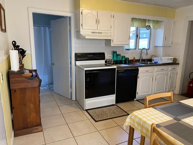 Building Photo - 57 Beltran St