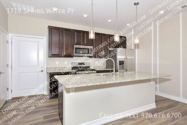 Building Photo - Gorgeous Townhome at Victory Ridge!