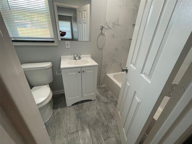 Building Photo - 3 BR/2BA |  Renovated Single Family Home |   2-car garage | Fenced backyard!