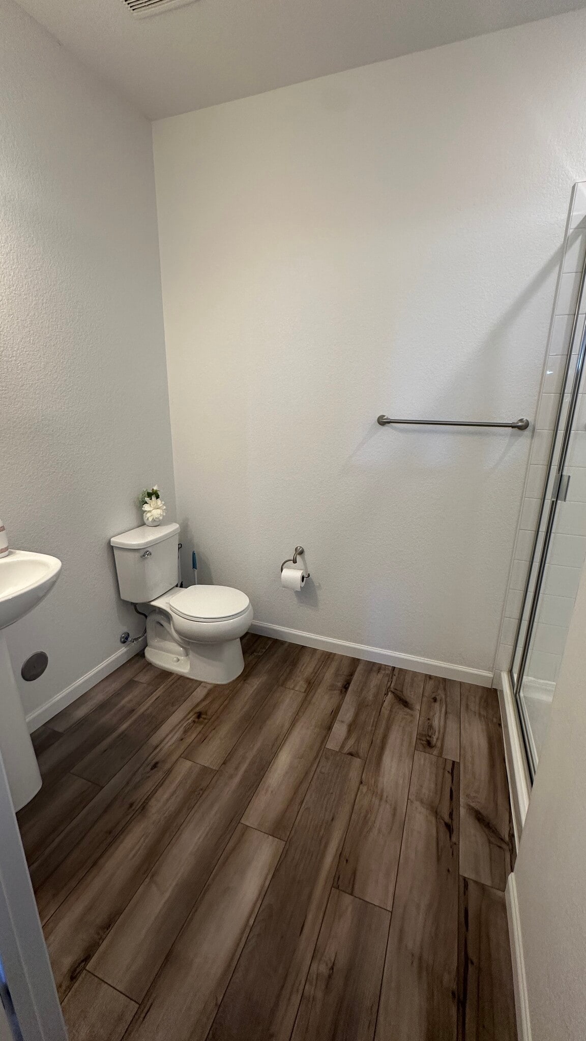Bedroom and ensuite bath on Lower Level - 6964 Merseyside Ln