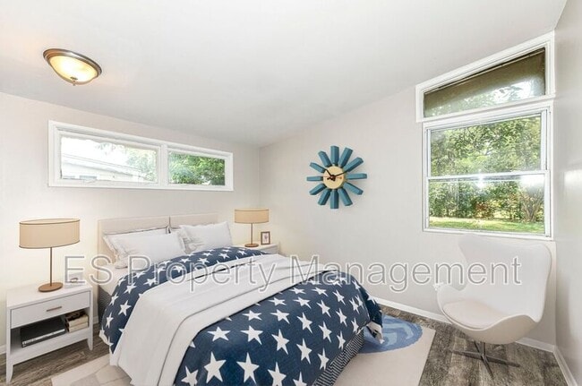 Building Photo - 1631 Elmhurst Dr