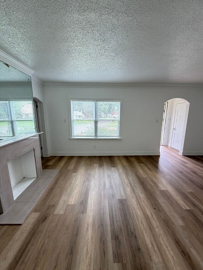 Building Photo - Historic District Home 3bd 2 baths