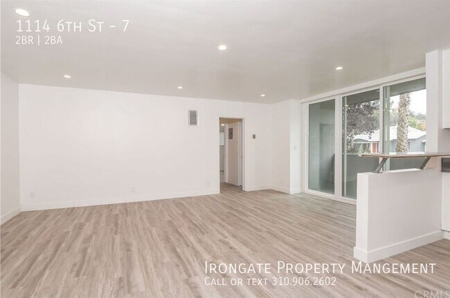 Building Photo - 1114 6th St