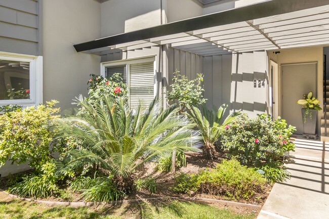 Building Photo - 924 S Orange Grove Blvd