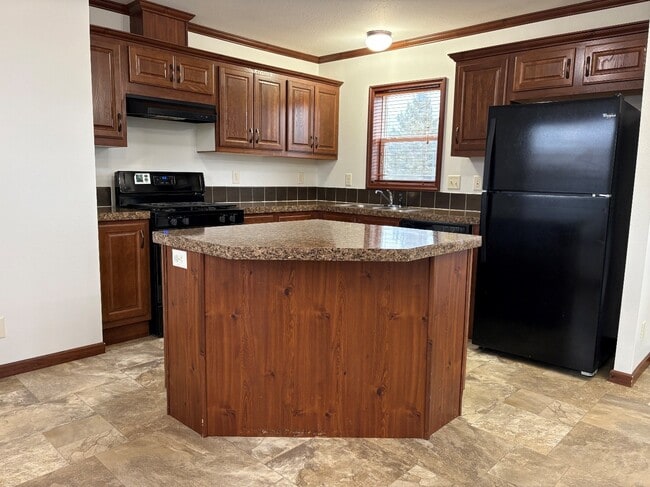 Building Photo - 324 Spring Park Dr