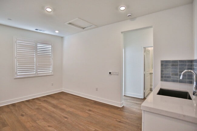 Building Photo - 5 Bedroom SFR in Irvine