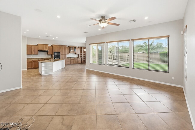 Building Photo - 1735 W Aloe Vera Dr