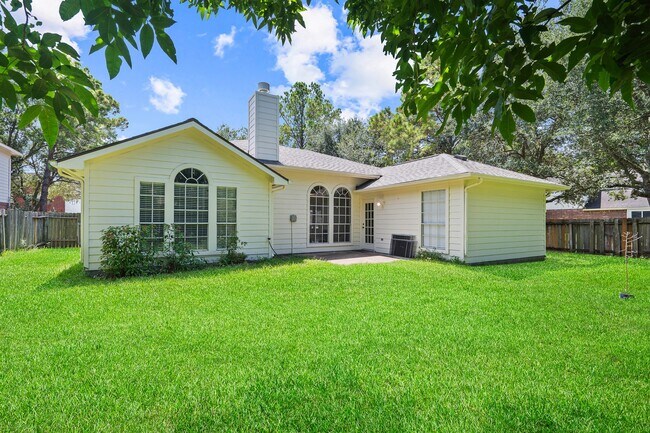 Building Photo - 5827 Willow Park Dr