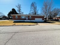 Building Photo - Adorable 3 bedroom 1 bath home!