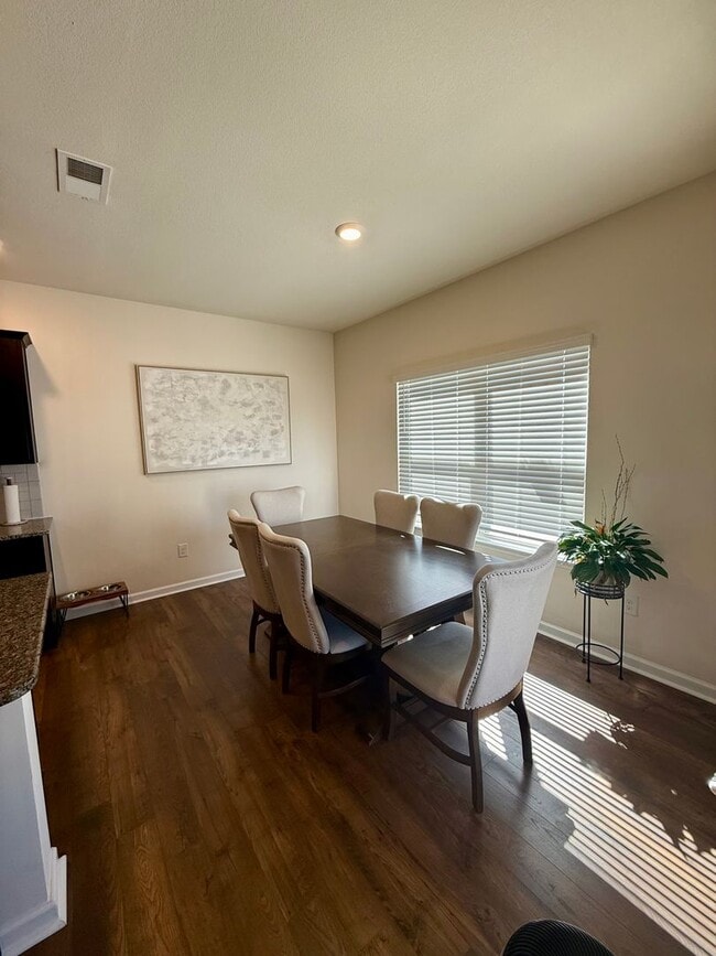 Building Photo - 215 Wanderlust Ct