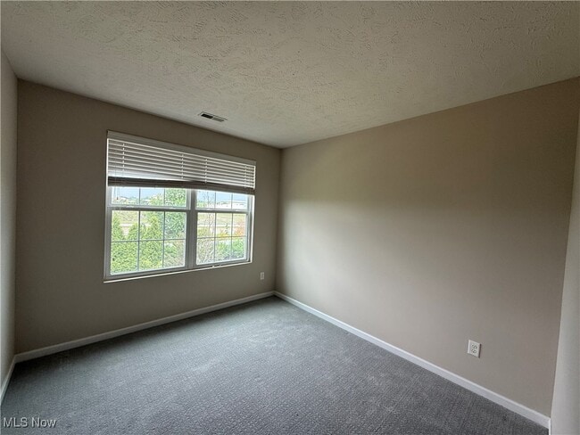 Building Photo - 6140 N Pointe Dr