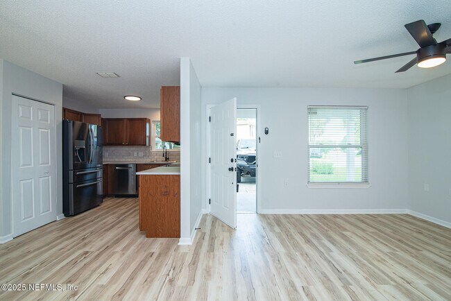 Building Photo - 1101 Scheidel Ct