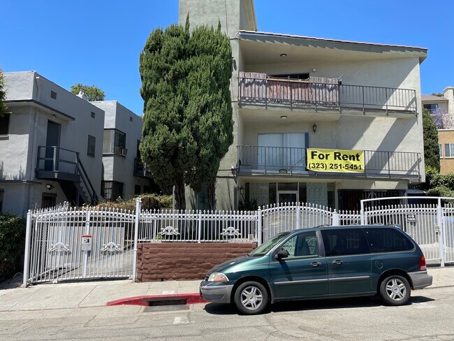 Hollywood Hills studio - 1941 Wilcox Ave
