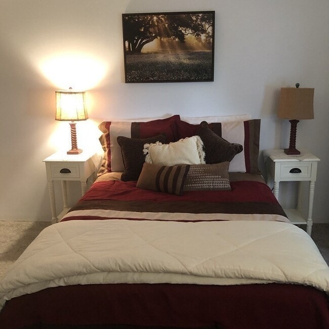 Building Photo - 685 Oak St