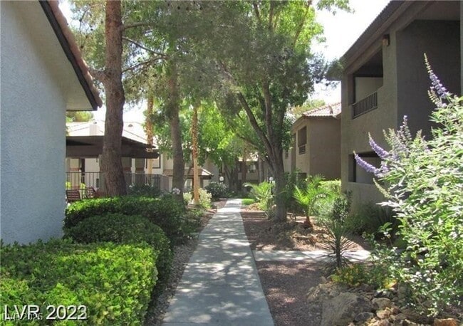 Building Photo - 2606 S Durango Dr