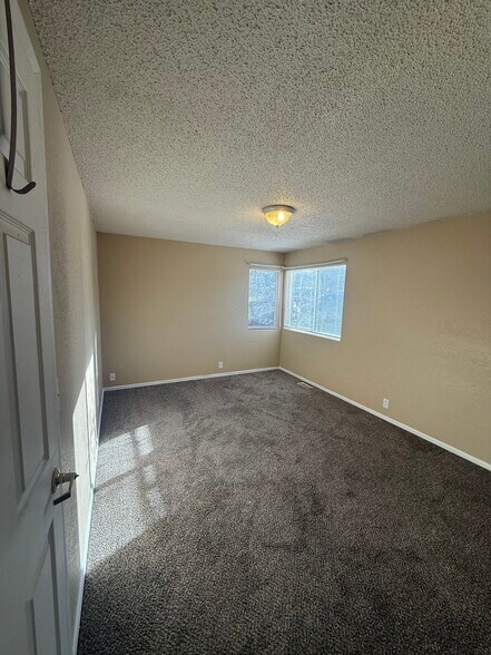 Master bed 1 - 42 Alcott St