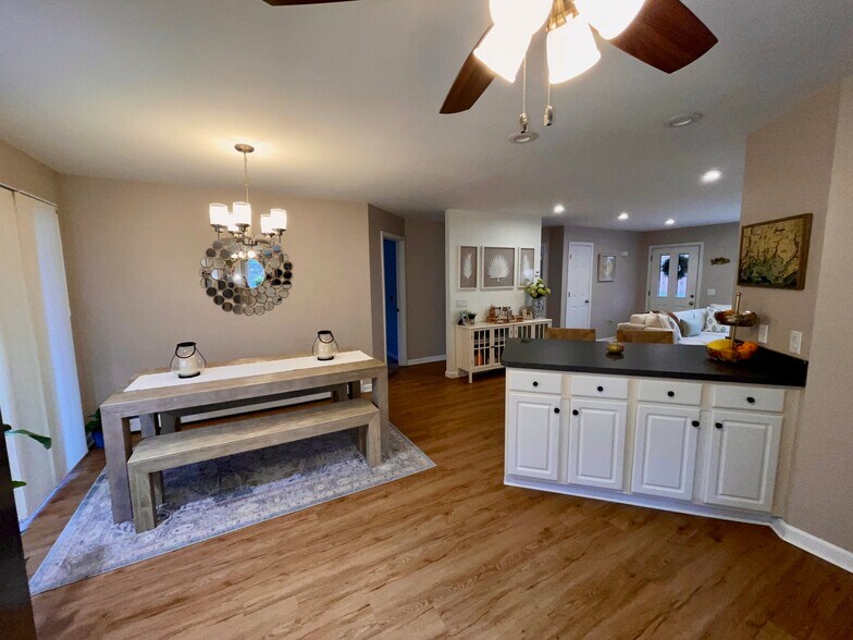 Building Photo - 118 Oslo St