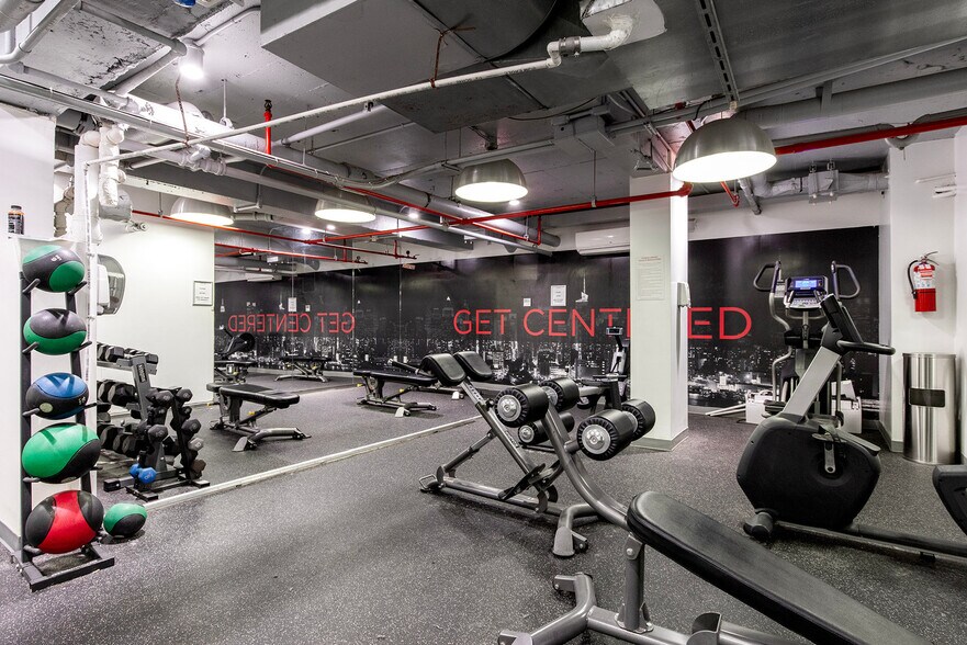 Building Photo - 230 E 44th St