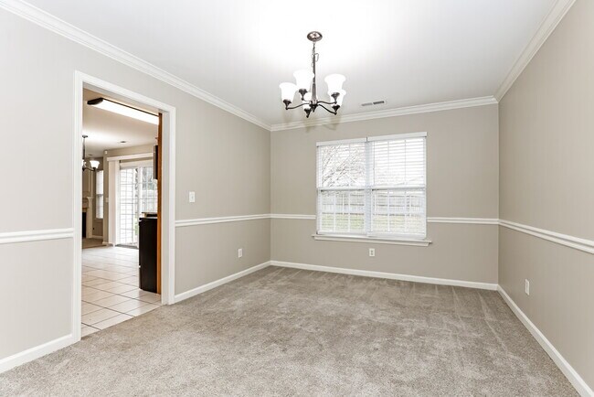 Building Photo - 2907 Churchill Ln