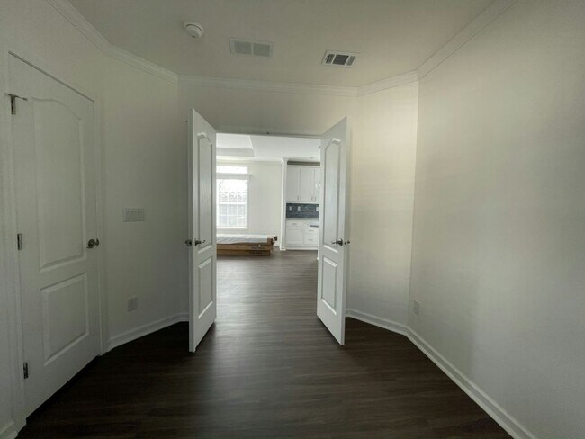 Building Photo - 5018 Windmill Manor Ave