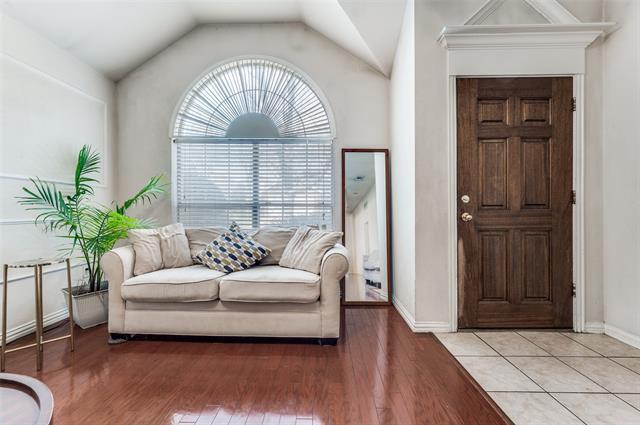 Building Photo - 402 Horse Shoe Dr