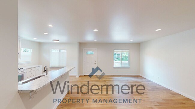 Building Photo - Whit834/836