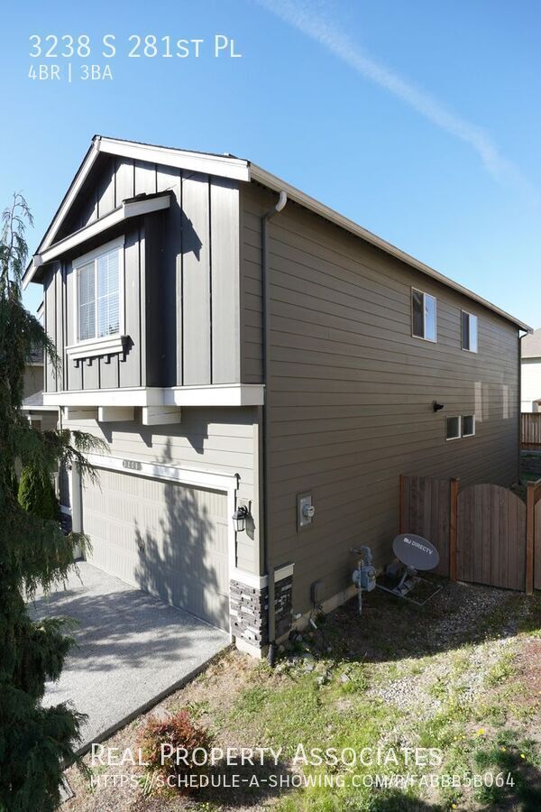 Building Photo - Newer Built Spacious 4 Bedroom House Plus ...