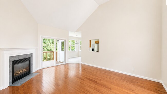 Building Photo - 106 Woodcreek Cir